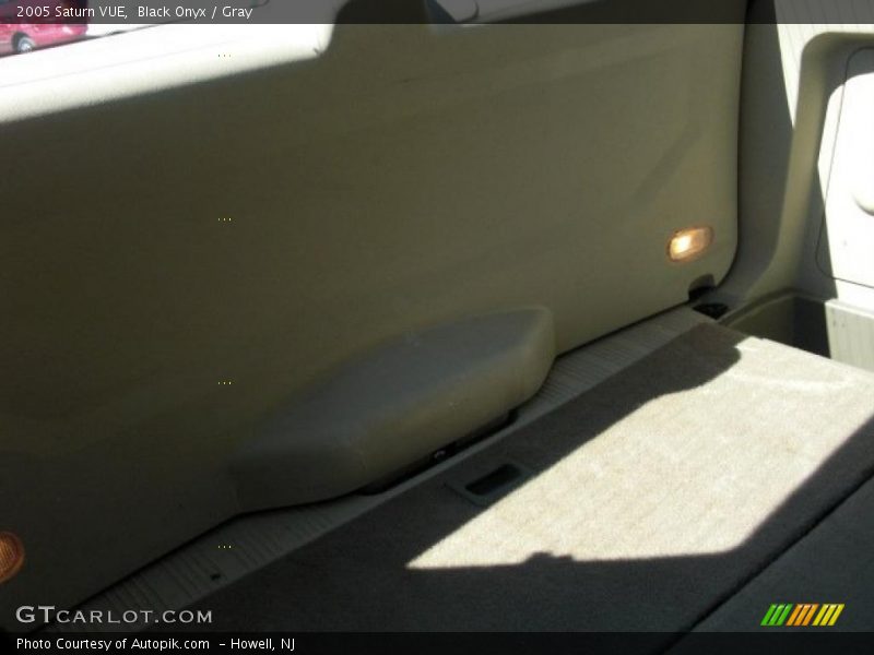 Black Onyx / Gray 2005 Saturn VUE