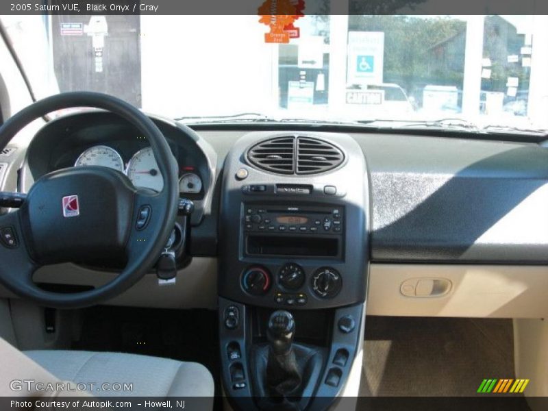 Black Onyx / Gray 2005 Saturn VUE
