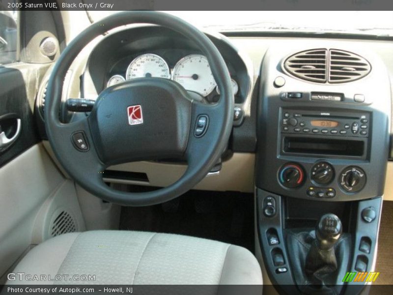 Black Onyx / Gray 2005 Saturn VUE