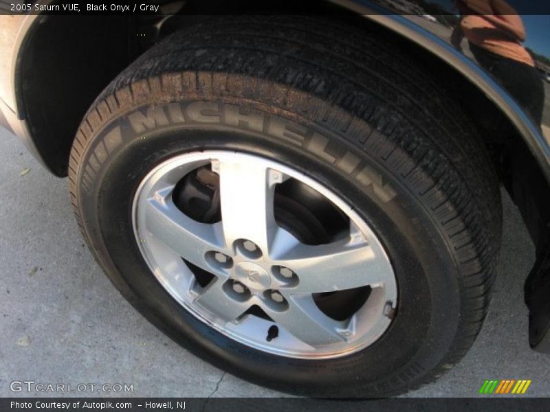 Black Onyx / Gray 2005 Saturn VUE
