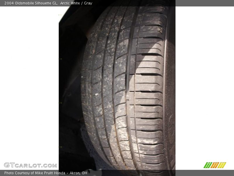 Arctic White / Gray 2004 Oldsmobile Silhouette GL