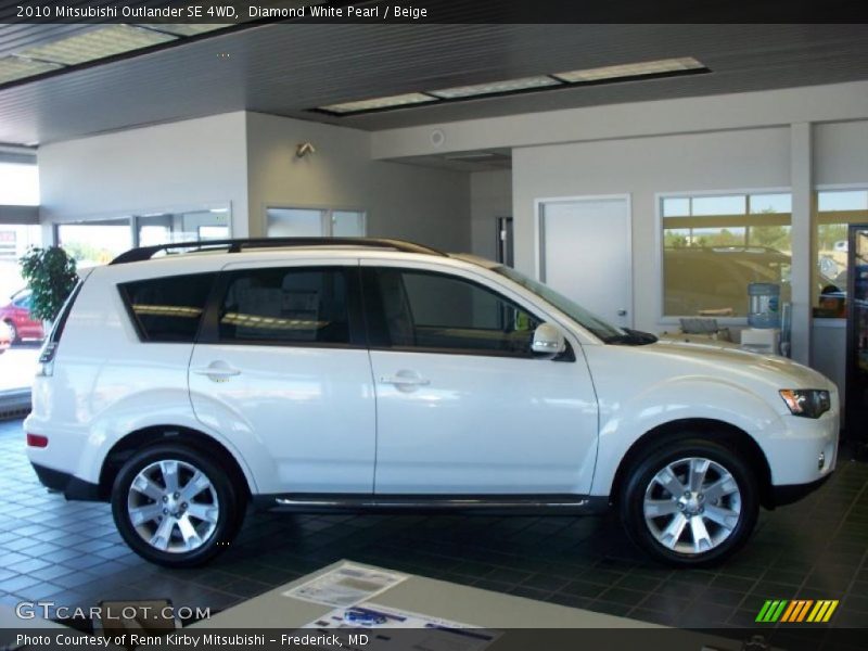 Diamond White Pearl / Beige 2010 Mitsubishi Outlander SE 4WD