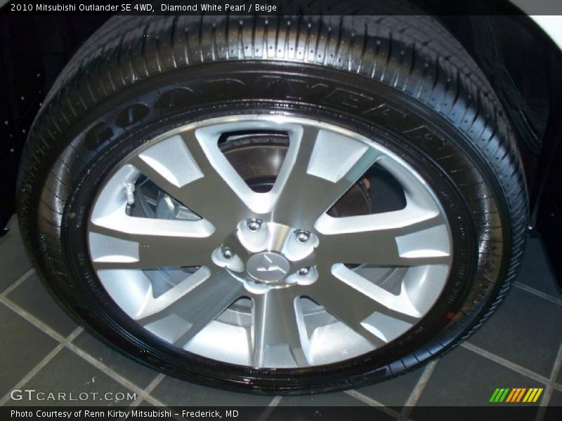 Diamond White Pearl / Beige 2010 Mitsubishi Outlander SE 4WD