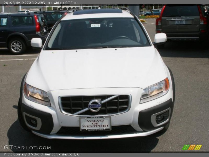 Ice White / Off Black 2010 Volvo XC70 3.2 AWD