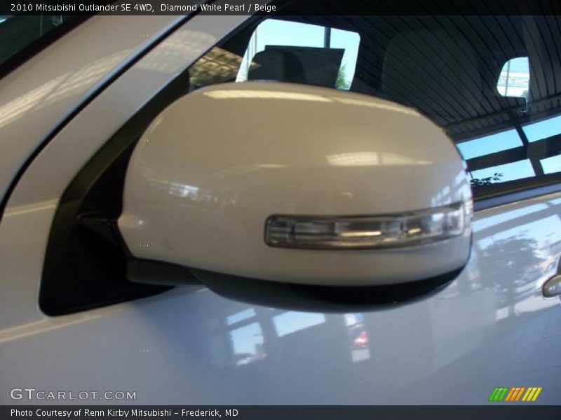 Diamond White Pearl / Beige 2010 Mitsubishi Outlander SE 4WD