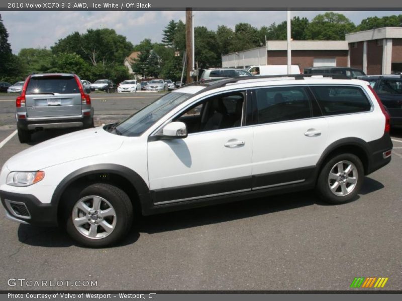 Ice White / Off Black 2010 Volvo XC70 3.2 AWD