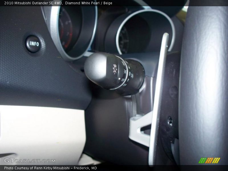 Diamond White Pearl / Beige 2010 Mitsubishi Outlander SE 4WD
