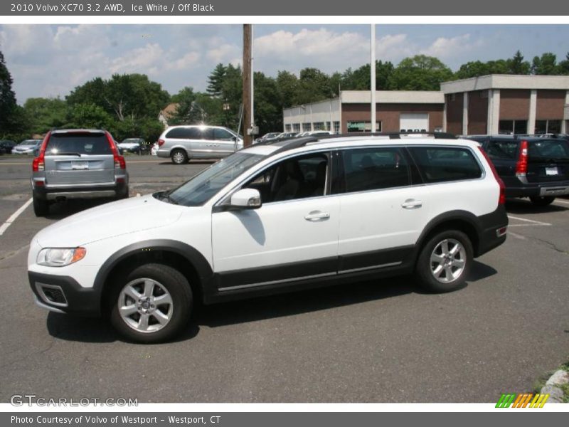 Ice White / Off Black 2010 Volvo XC70 3.2 AWD