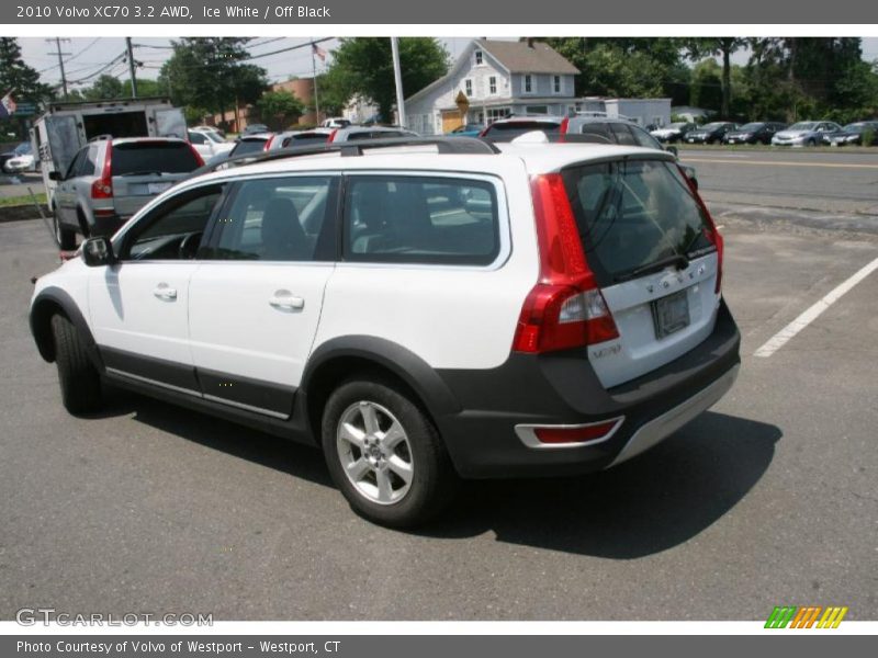 Ice White / Off Black 2010 Volvo XC70 3.2 AWD