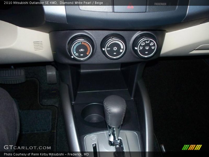 Diamond White Pearl / Beige 2010 Mitsubishi Outlander SE 4WD