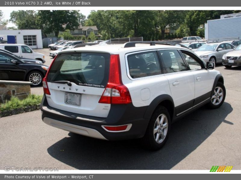 Ice White / Off Black 2010 Volvo XC70 3.2 AWD