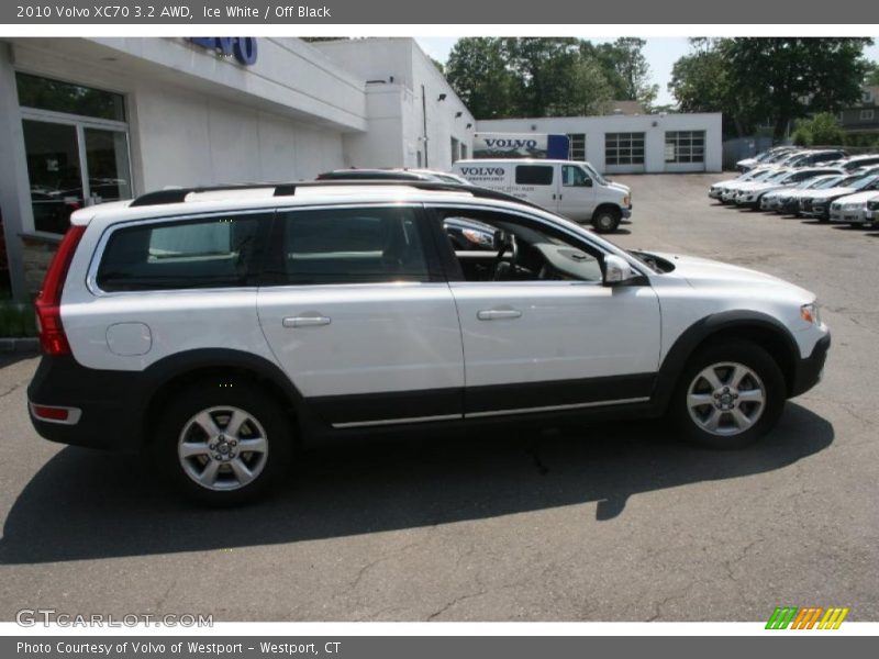 Ice White / Off Black 2010 Volvo XC70 3.2 AWD