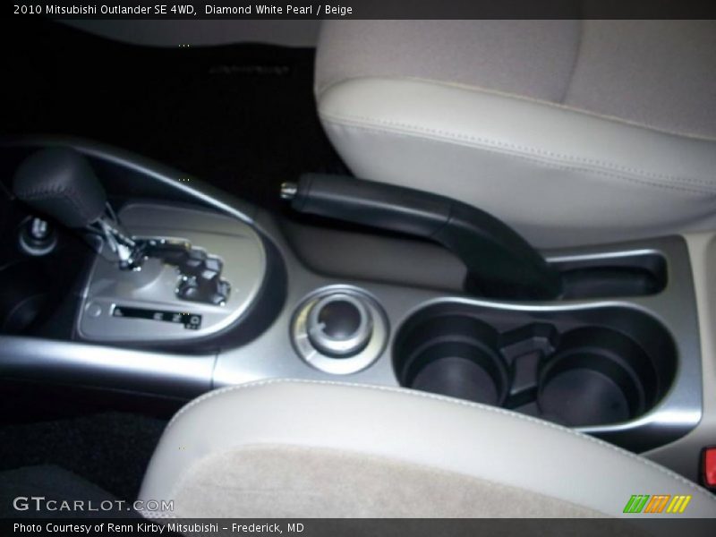 Diamond White Pearl / Beige 2010 Mitsubishi Outlander SE 4WD
