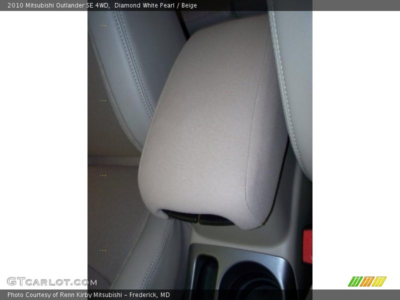 Diamond White Pearl / Beige 2010 Mitsubishi Outlander SE 4WD