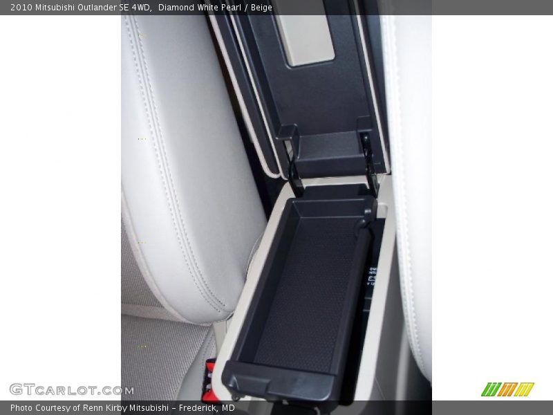 Diamond White Pearl / Beige 2010 Mitsubishi Outlander SE 4WD