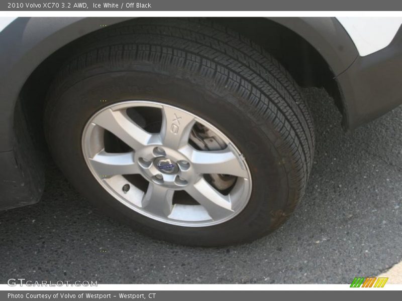 Ice White / Off Black 2010 Volvo XC70 3.2 AWD