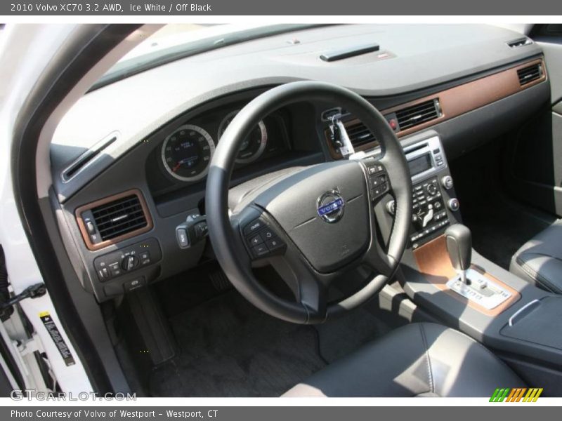 Ice White / Off Black 2010 Volvo XC70 3.2 AWD