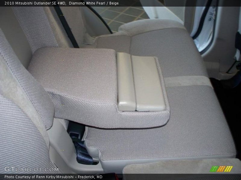 Diamond White Pearl / Beige 2010 Mitsubishi Outlander SE 4WD