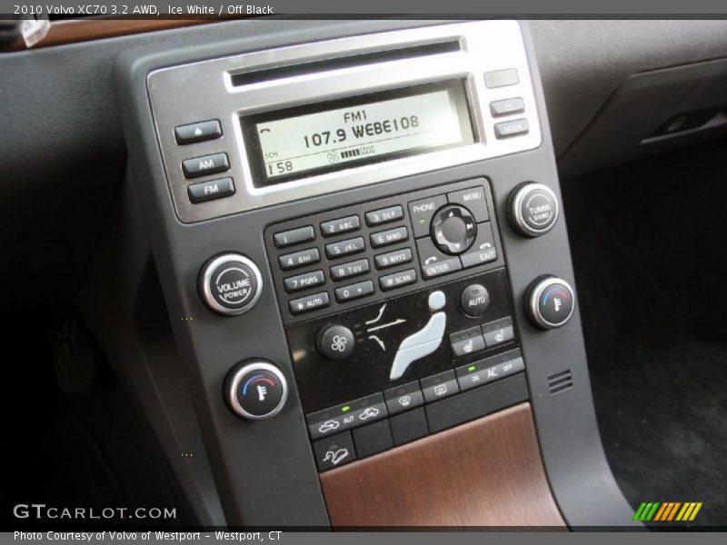 Ice White / Off Black 2010 Volvo XC70 3.2 AWD