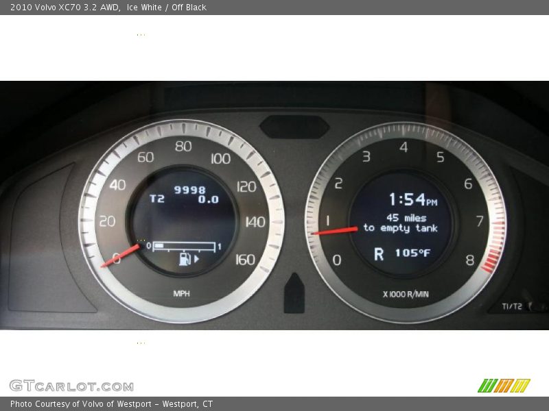 Ice White / Off Black 2010 Volvo XC70 3.2 AWD