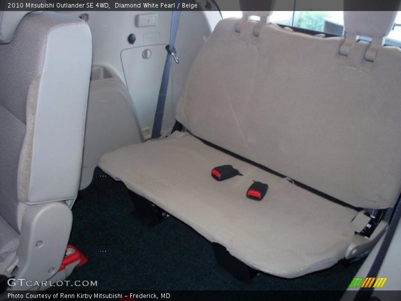 Diamond White Pearl / Beige 2010 Mitsubishi Outlander SE 4WD