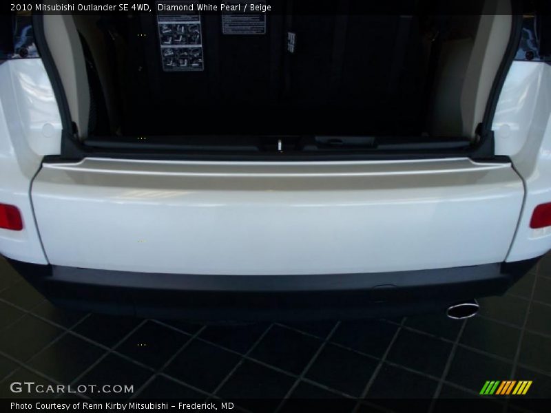 Diamond White Pearl / Beige 2010 Mitsubishi Outlander SE 4WD
