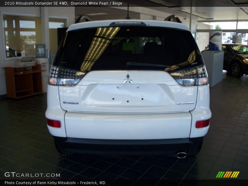 Diamond White Pearl / Beige 2010 Mitsubishi Outlander SE 4WD
