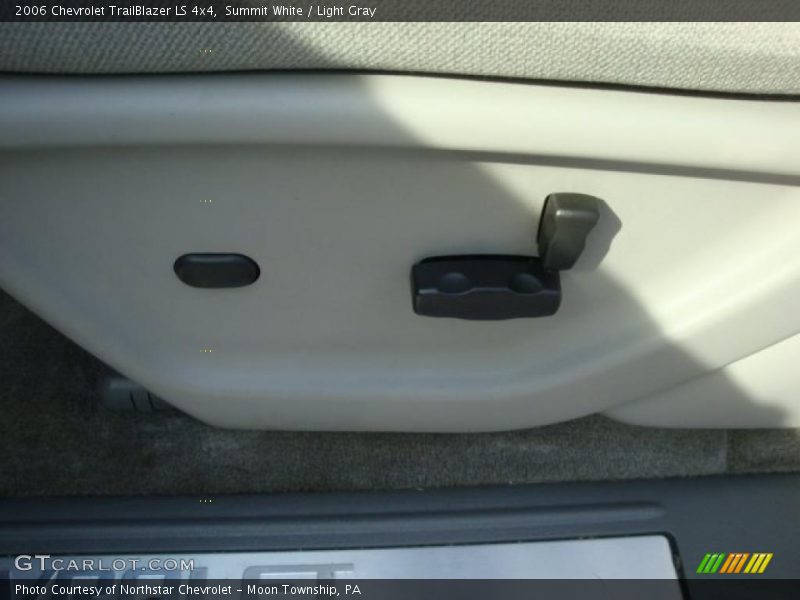 Summit White / Light Gray 2006 Chevrolet TrailBlazer LS 4x4