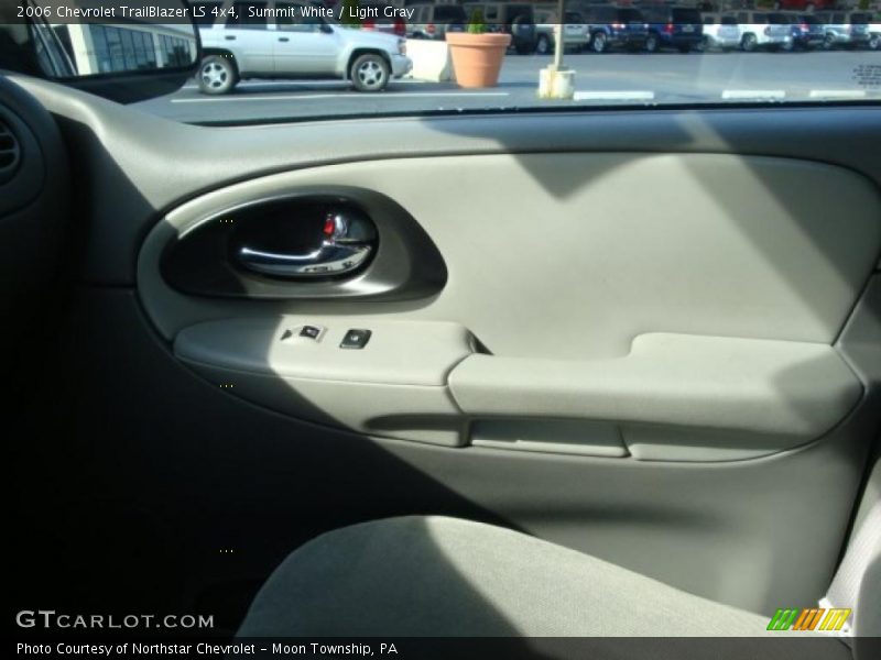 Summit White / Light Gray 2006 Chevrolet TrailBlazer LS 4x4