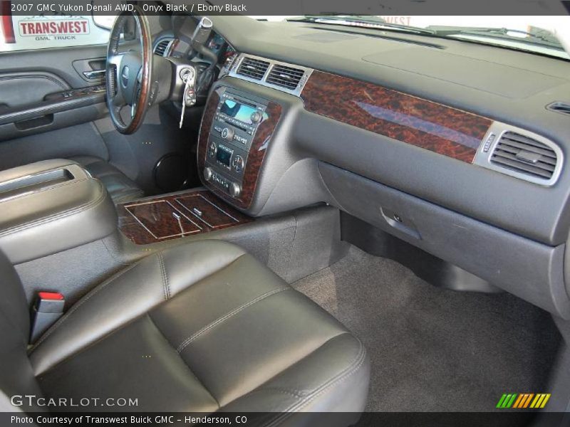 Onyx Black / Ebony Black 2007 GMC Yukon Denali AWD