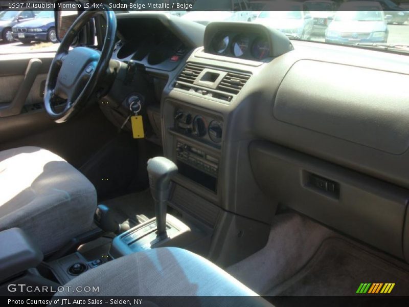 Sudan Beige Metallic / Beige 1997 Mitsubishi Montero LS 4x4
