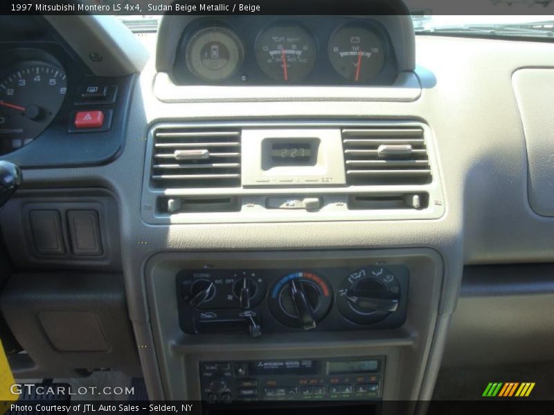 Sudan Beige Metallic / Beige 1997 Mitsubishi Montero LS 4x4