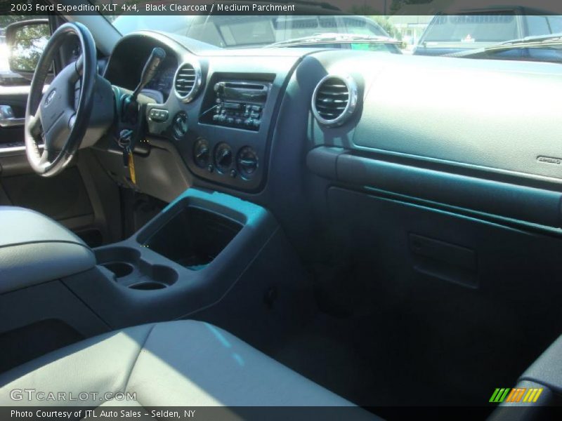 Black Clearcoat / Medium Parchment 2003 Ford Expedition XLT 4x4