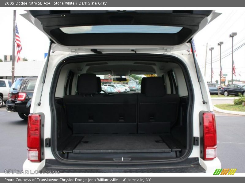 Stone White / Dark Slate Gray 2009 Dodge Nitro SE 4x4