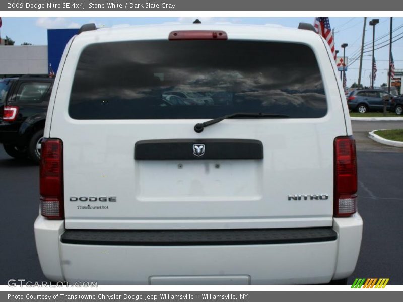 Stone White / Dark Slate Gray 2009 Dodge Nitro SE 4x4