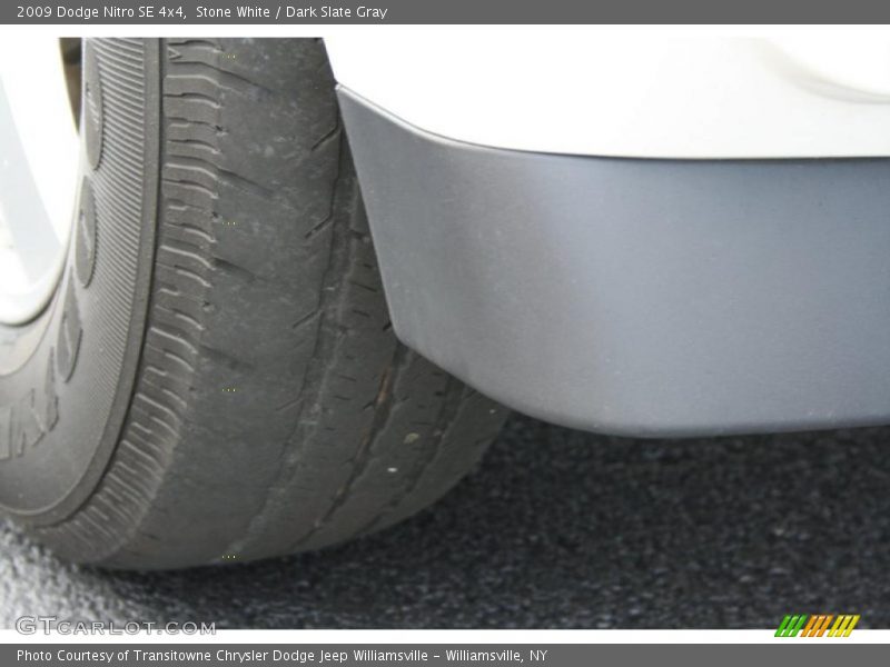 Stone White / Dark Slate Gray 2009 Dodge Nitro SE 4x4