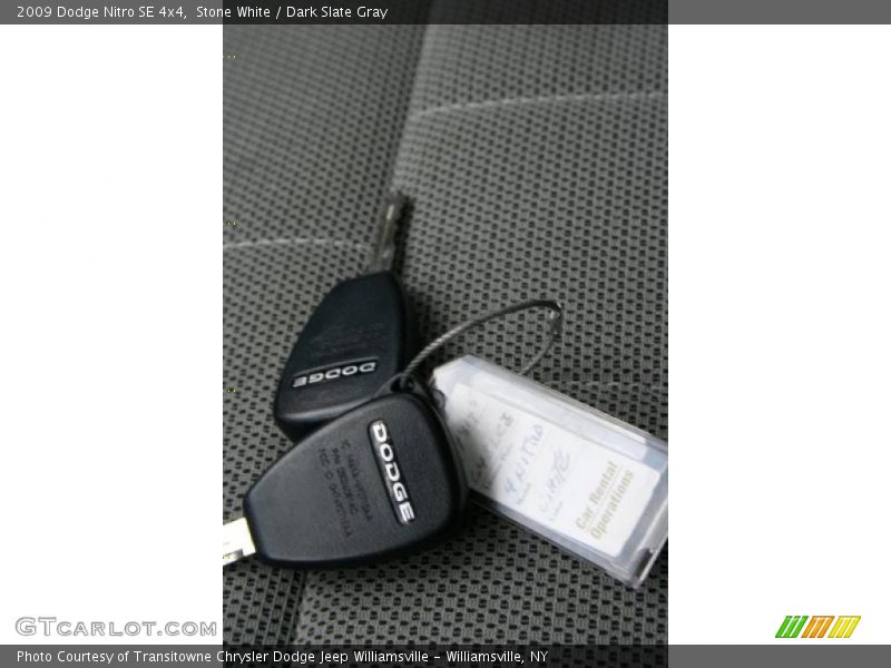 Stone White / Dark Slate Gray 2009 Dodge Nitro SE 4x4