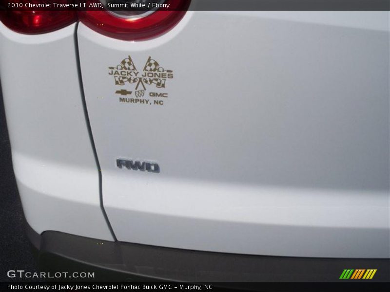 Summit White / Ebony 2010 Chevrolet Traverse LT AWD