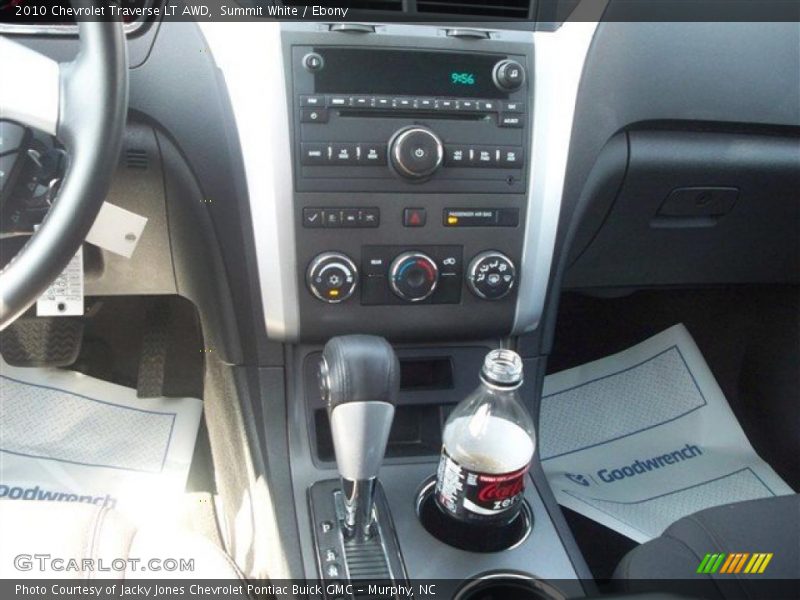 Summit White / Ebony 2010 Chevrolet Traverse LT AWD