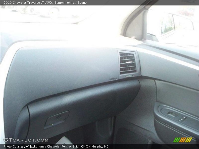 Summit White / Ebony 2010 Chevrolet Traverse LT AWD