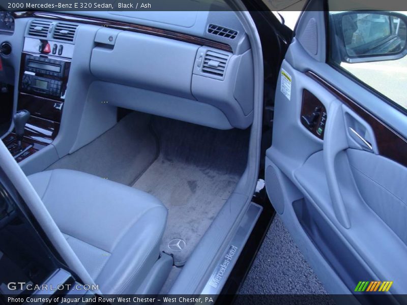 Black / Ash 2000 Mercedes-Benz E 320 Sedan