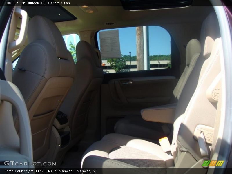 Garnet / Tan 2008 Saturn Outlook XE