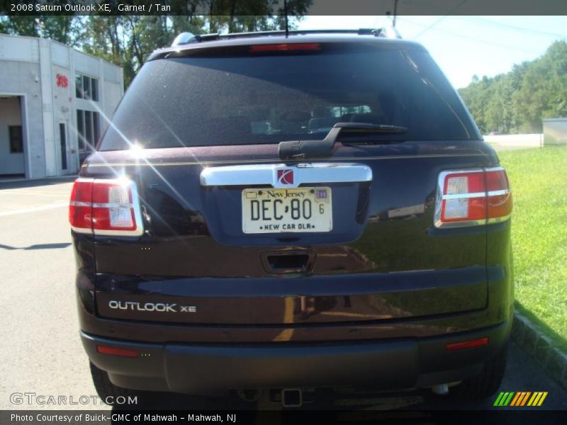 Garnet / Tan 2008 Saturn Outlook XE