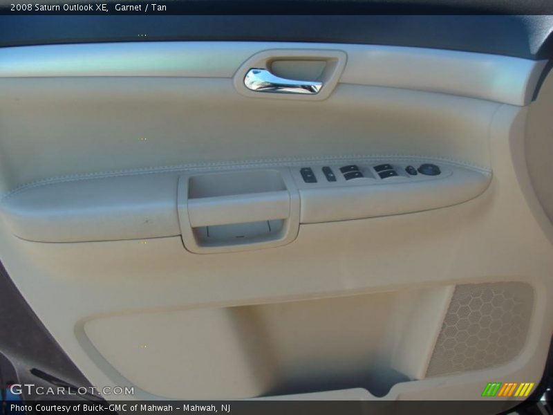 Garnet / Tan 2008 Saturn Outlook XE