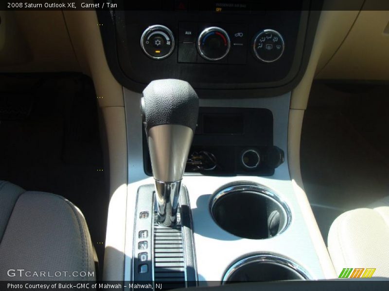 Garnet / Tan 2008 Saturn Outlook XE