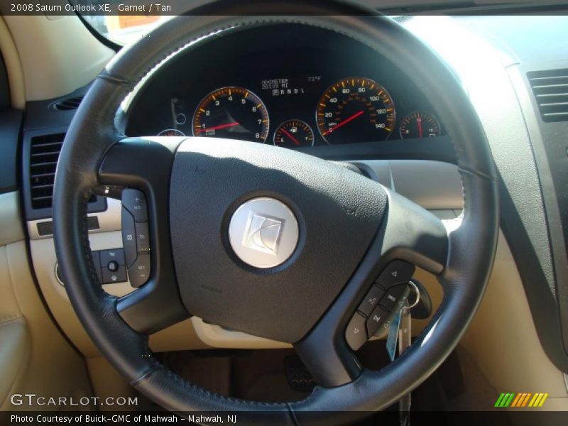 Garnet / Tan 2008 Saturn Outlook XE