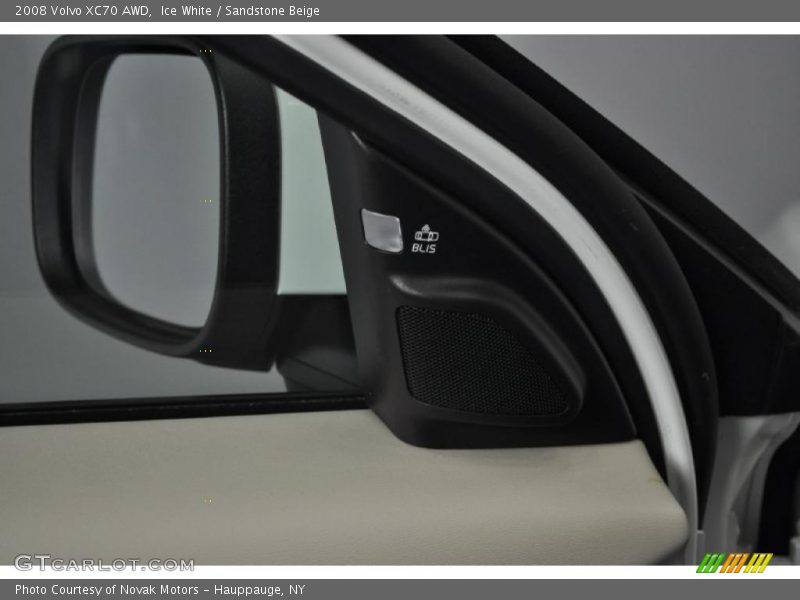 Ice White / Sandstone Beige 2008 Volvo XC70 AWD