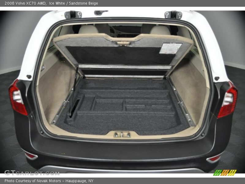 Ice White / Sandstone Beige 2008 Volvo XC70 AWD