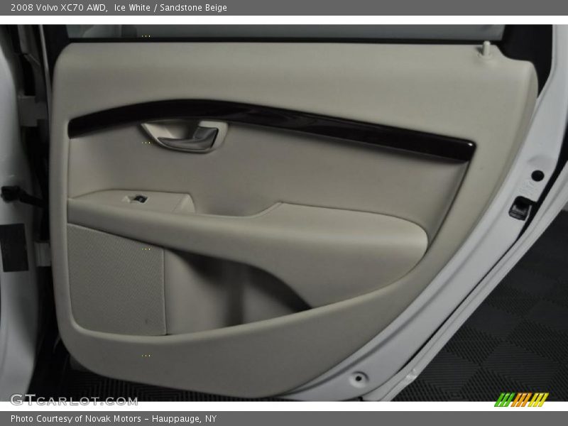 Ice White / Sandstone Beige 2008 Volvo XC70 AWD