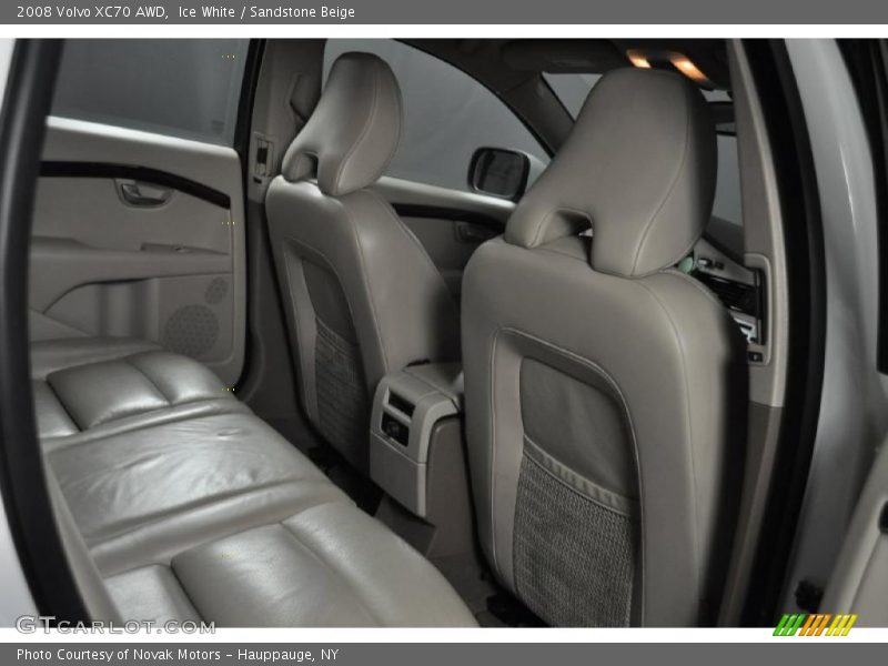 Ice White / Sandstone Beige 2008 Volvo XC70 AWD